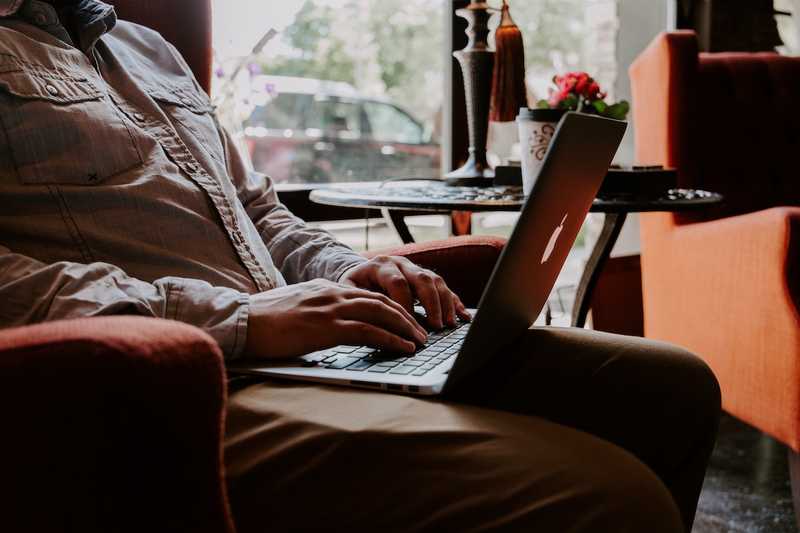 Man working on his laptop in a cafe